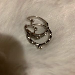 White gold earring wirh diamond .